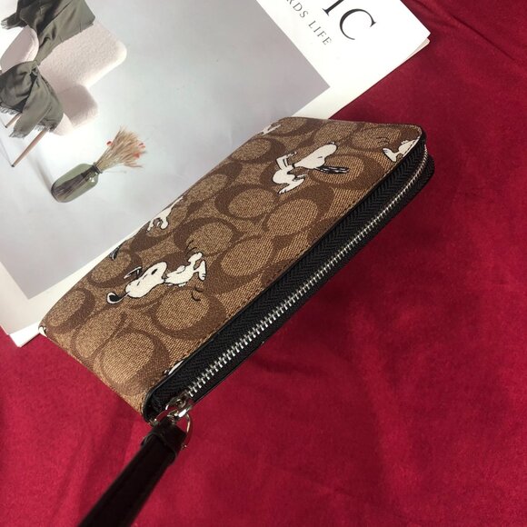 Coach X Peanuts Corner Zip Wristlet Wallet With Snoopy & Woodstock - Picture 4 of 9